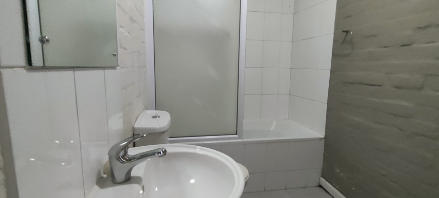 To Let 1 Bedroom Property for Rent in Woodstock Western Cape